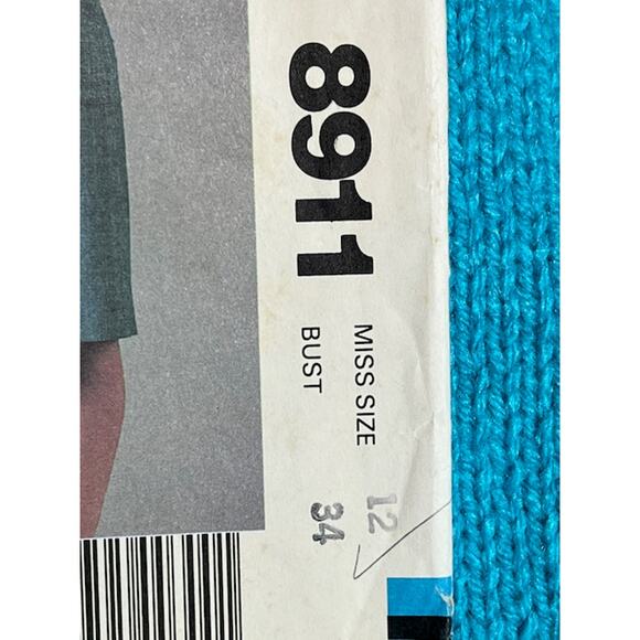 McCalls Sewing pattern 8911 dress button back patch pockets - Picture 2 of 5